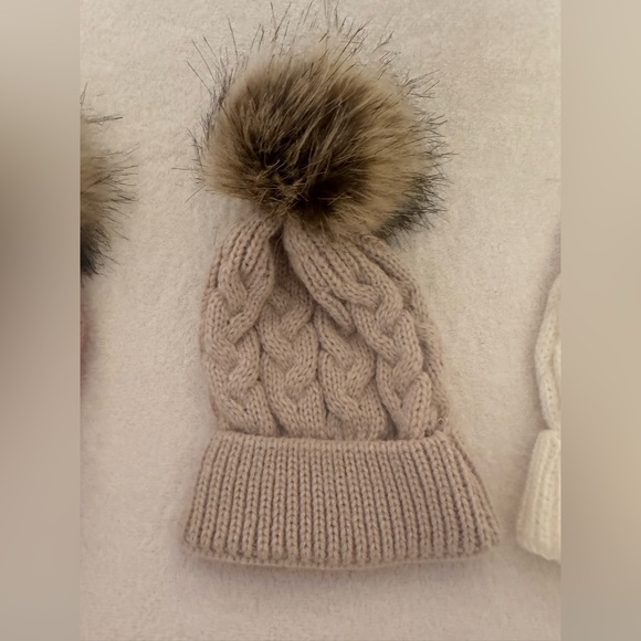 POM POM WINTER HAT NWOT - Picture 2 of 11